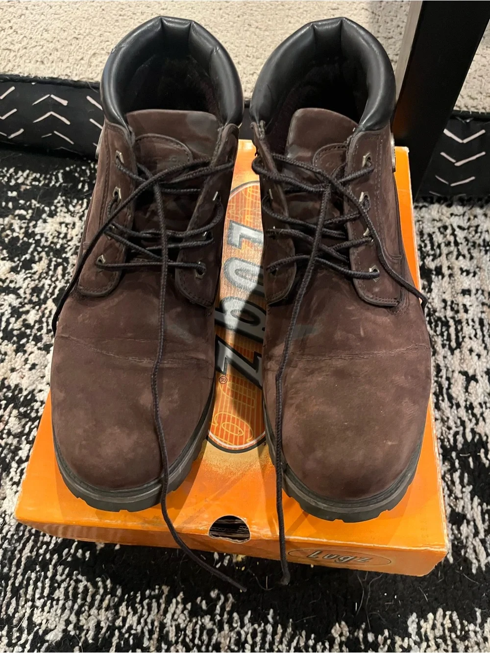 Lugz suede chukka